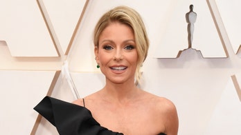 Kelly Ripa stuns at Oscars in black gown, pokes fun at past red carpet look