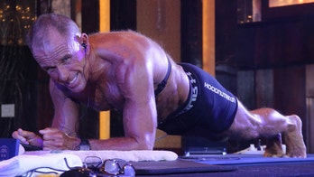62-year-old retired Marine and DEA agent breaks Guinness World Record for planking