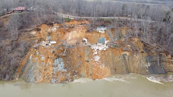 Tennessee landslide sends 2 large homes tumbling into rain-swollen river on video