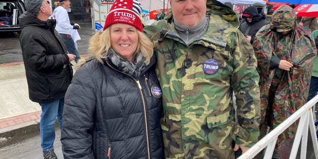 Trump supporters, lining up for post-impeachment rally, predict big 2020 win: ‘He’ll beat them all’ | USNN World News Trump supporter Laurie Reed of Plymouth, Mass., stands outside of the SNHU Arena in Manchester, NH, ahead of the president's re-election rally on the eve of the NH primary, on Feb. 10, 2020