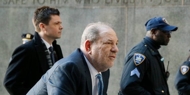 Harvey Weinstein foi condenado por estupro em Nova York em 2020.