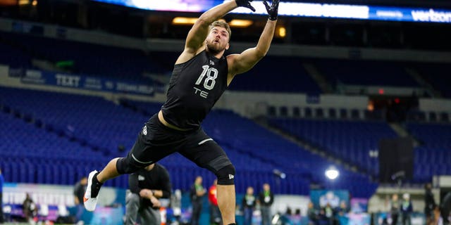 South Florida tight end Mitchell Wilcox runs a drill at the NFL football scouting combine in Indianapolis, Thursday, Feb. 27, 2020.