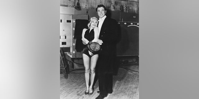 Mamie Van Doren with Rock Hudson.