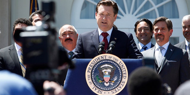 Bill Pullman (center) in "1600 Penn."