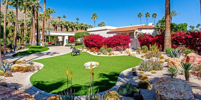  (Photo: Berkshire Hathaway/Desert Bird Media)