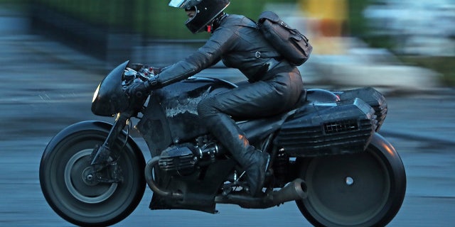 Batman's new bat-bike revealed in 'The Batman' set photos | Fox News