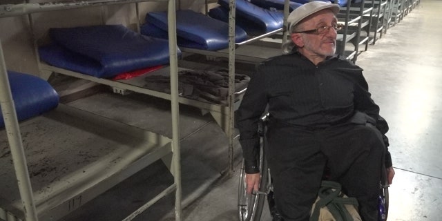 Le sans-abri senior David Kizziar séjourne pour la première fois au Central Arizona Shelter Services, le plus grand refuge d'urgence de l'État. (Stephanie Bennett / Fox News)