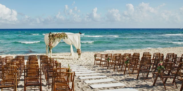 According to a post on Reddit, a bride and groom expect guests to attend a timeshare presentation as part of their destination wedding.