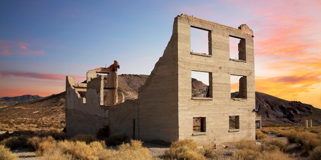 The last train pulled out of Rhyolite in 1914, and the power was shut down two years later.