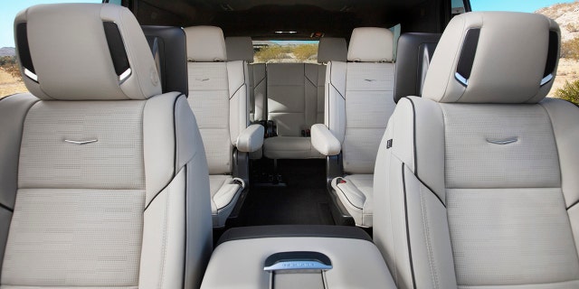 2021 Cadillac Escalade debuts with OLED screens, hands ... 2021 Cadillac Escalade debuts with OLED screens, hands ...