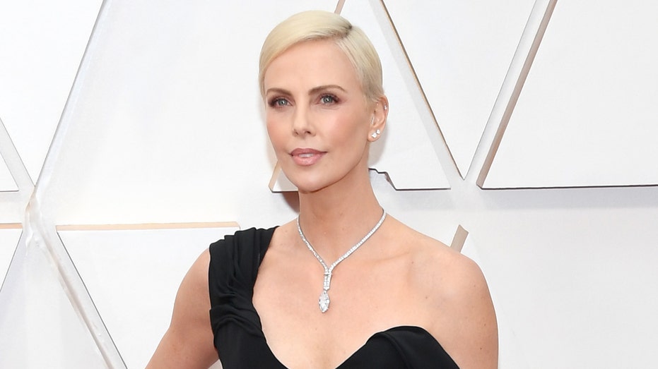 Charlize theron deals diamond necklace