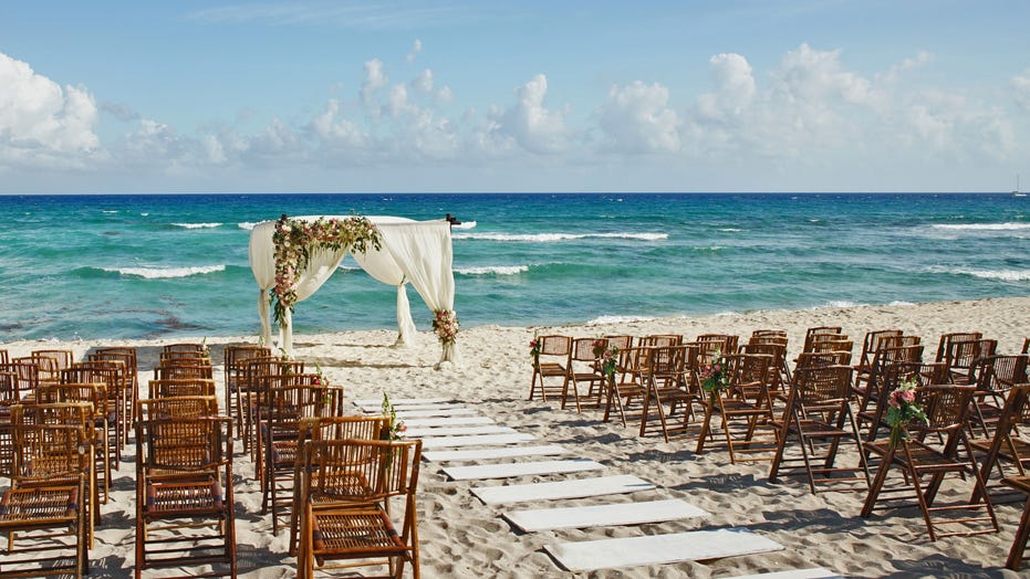 Bride Groom Expect Guests To Sit Through Timeshare Presentation