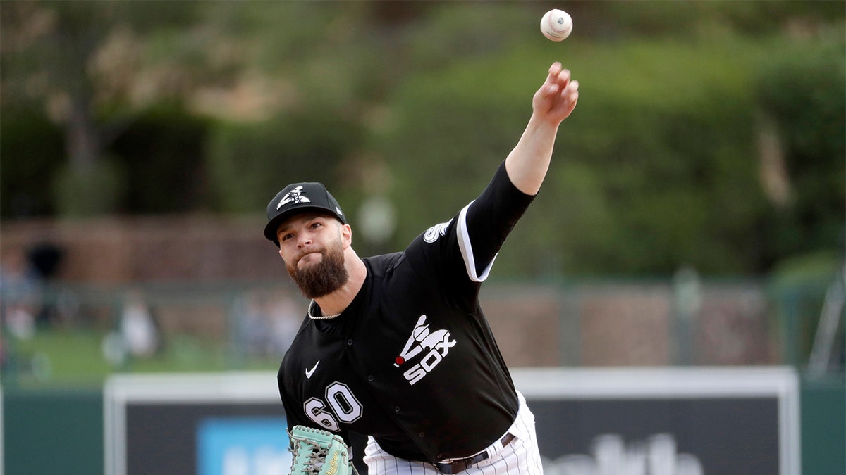 Dallas Keuchel, with a big assist from mom, gives the White Sox