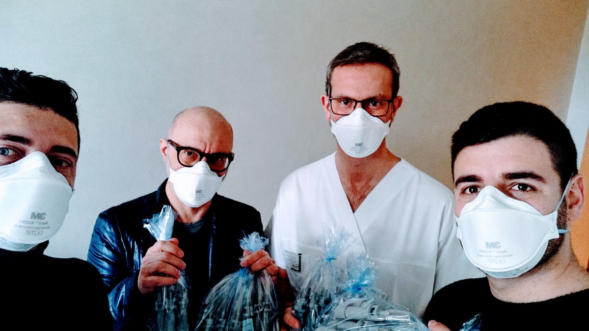 Fracassi and Romaioli delivering 3D-printed valves to the hospital in Chiari.