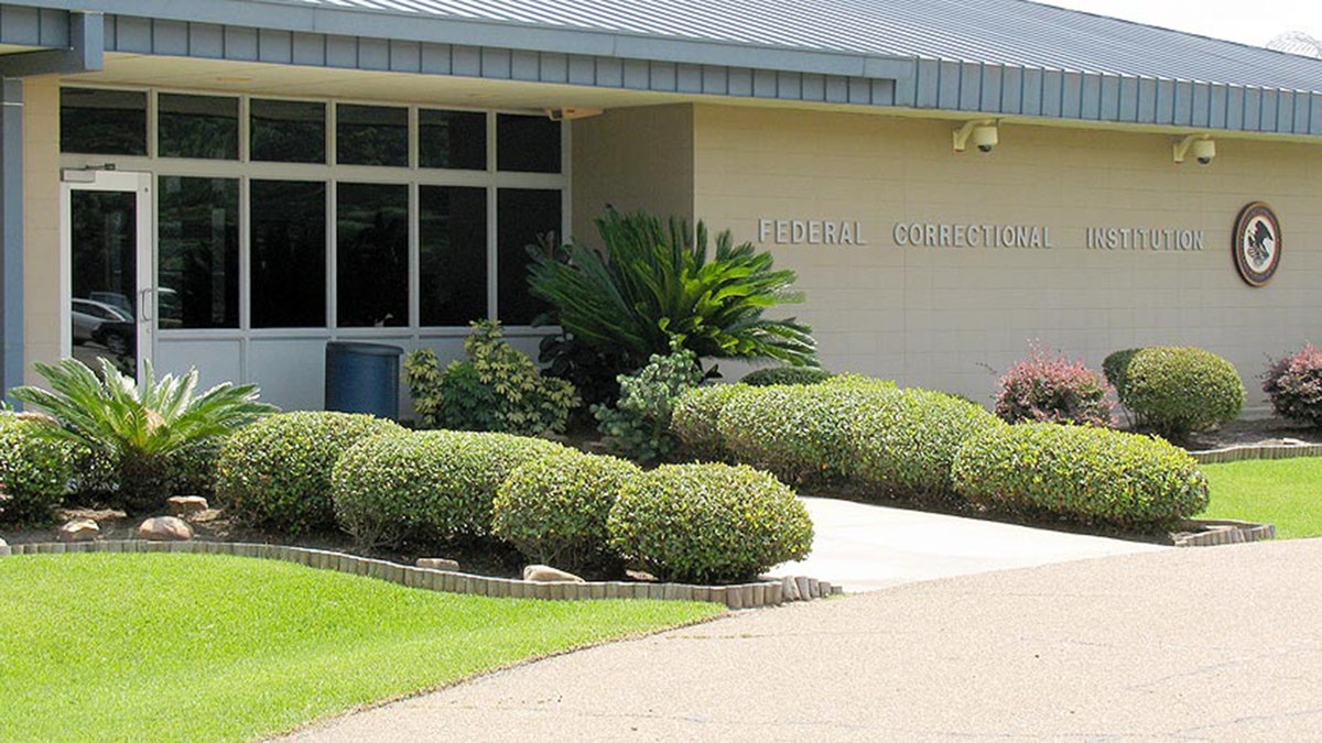An inmate at the Federal Correctional Institution in Oakdale, Louisiana, a low-security prison, died of coronavirus on Saturday.