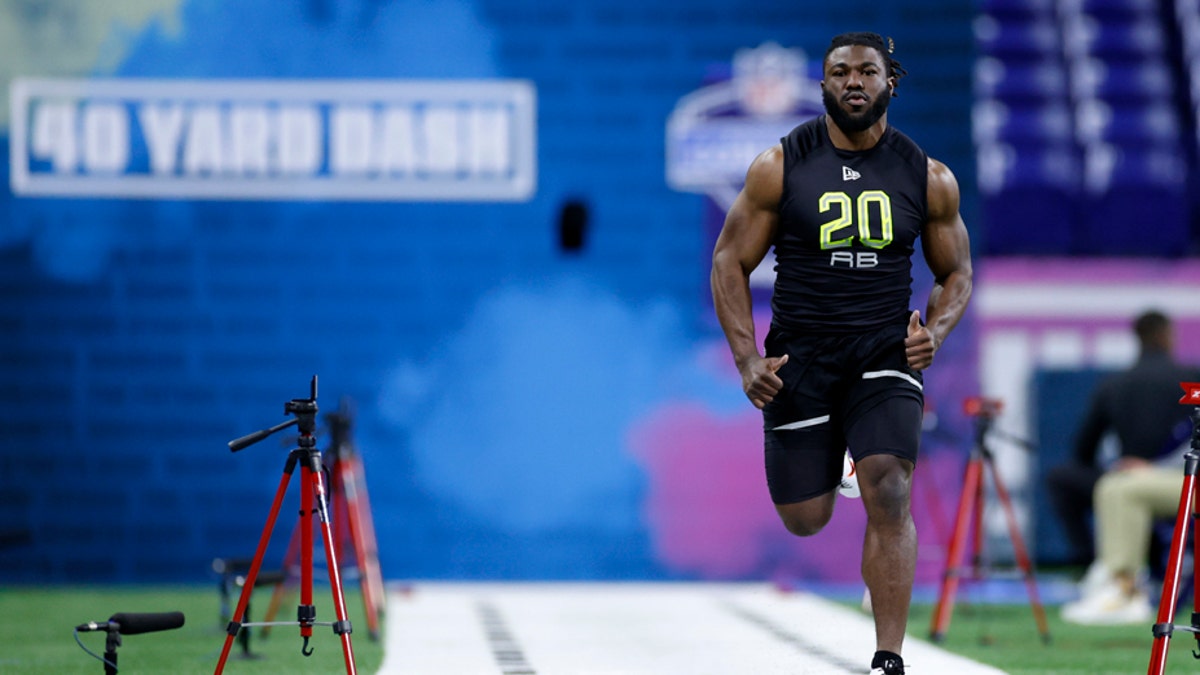 Running back Zack Moss of Utah runs the 40-yard dash during the NFL Combine at Lucas Oil Stadium on February 28, 2020 in Indianapolis, Indiana. (Photo by Joe Robbins/Getty Images)
