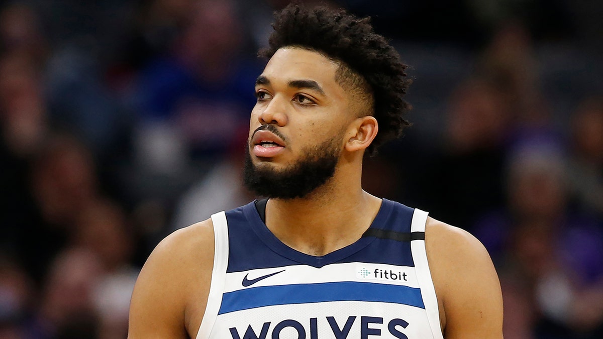  Minnesota Timberwolves center Karl-Anthony Towns during a game