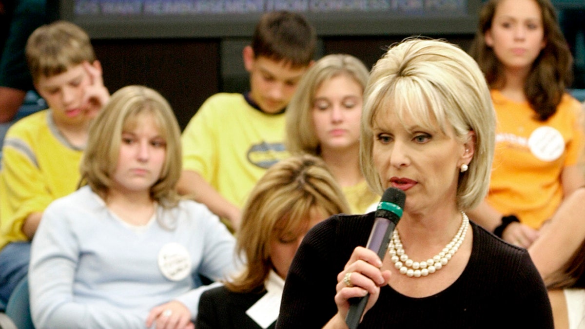 Bobbie Battista prepares for the airing of "TalkBack Live" in Atlanta, Nov. 1, 2001. (Associated Press)