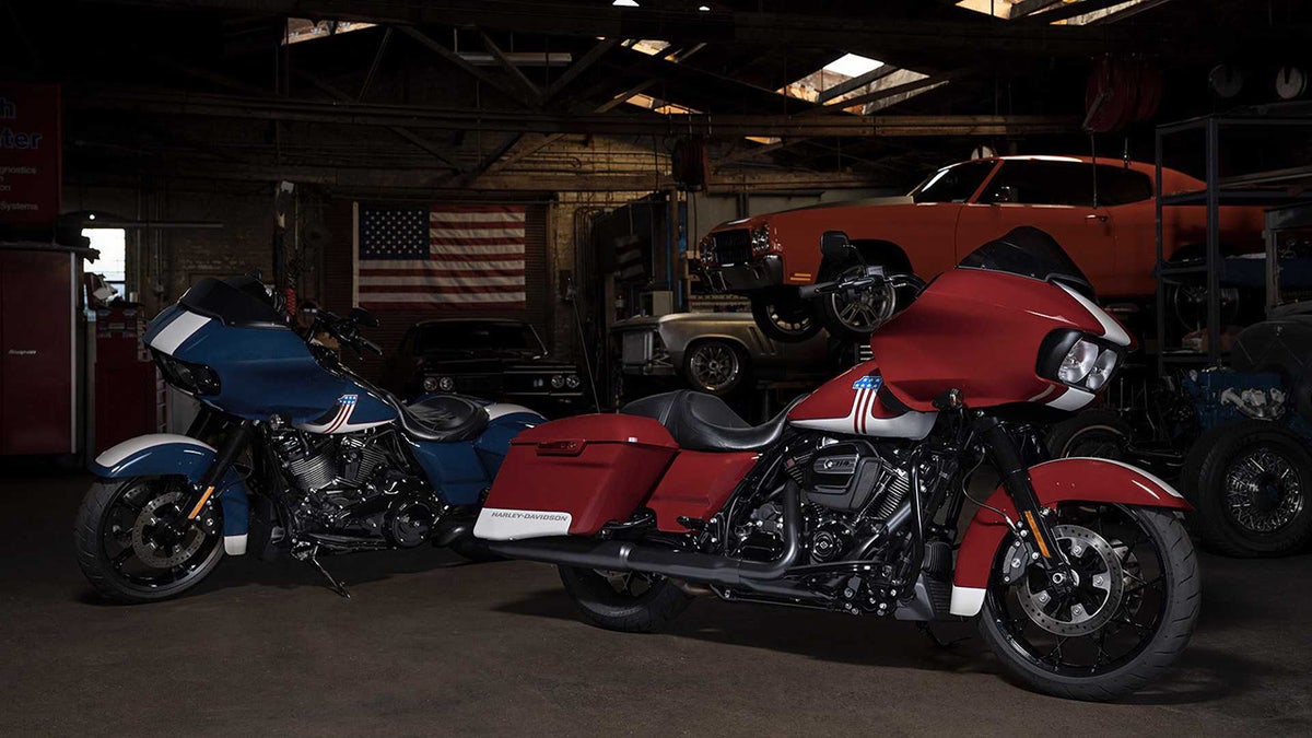 【新品】ハーレーダビッドソン 公式ライドベル No1アメリカンフラッグ Still No. 1? Harley-Davidson Road Glide resurrects iconic logo