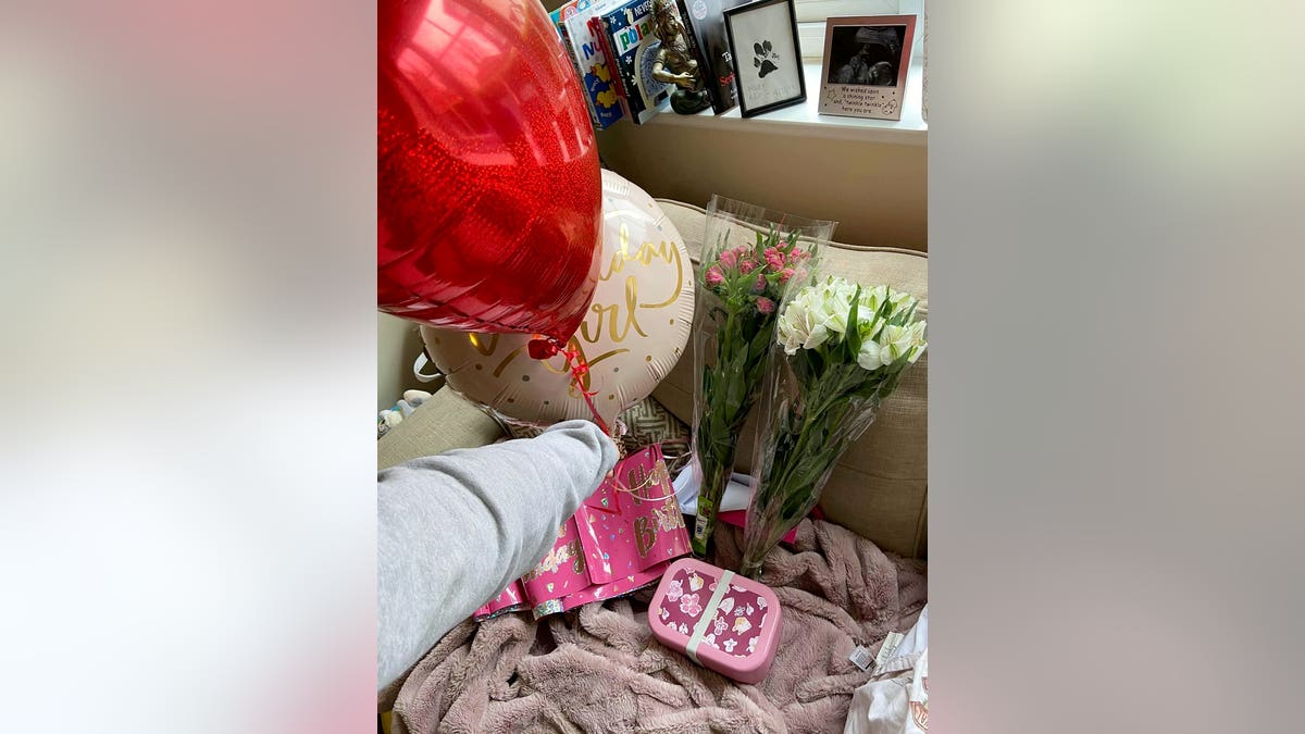 Instead her mom brought the tradition to her daughter’s front lawn, plastering pink banners across the windows in Dunstable, Hertfordshire.