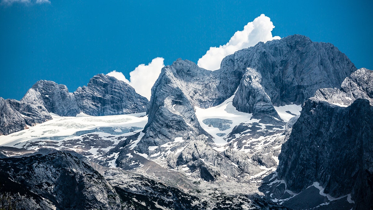 An avalanche in the Dachstein region of the Austrian Alps killed at least five hikers, authorities said.