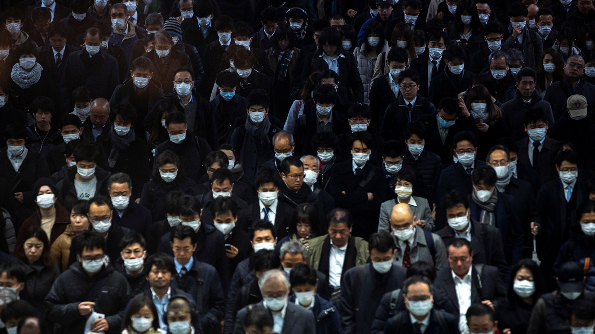 Crowds wearing protective masks, following an outbreak of the coronavirus, are seen at the Shinagawa train station in Tokyo, Japan, March 2, 2020. 