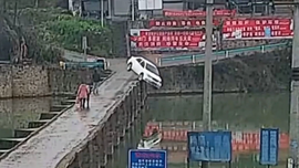 Driver crashes into river 10 minutes after getting his license