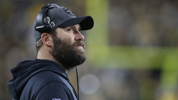 Steelers' Ben Roethlisberger back to throwing football as he recovers from elbow surgery