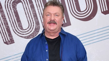 Country star Joe Diffie dead from coronavirus complications at age 61