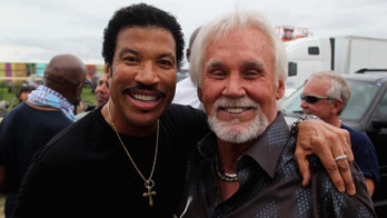 Lionel Richie pays tribute to Kenny Rogers in sweet Instagram post