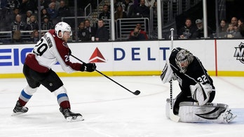 Kings extend win streak to 6, Avs' MacKinnon injured
