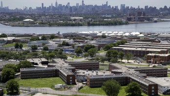 NYC Rikers Island inmate starts fire in cell, injuring 20 on same day Dem lawmakers visit