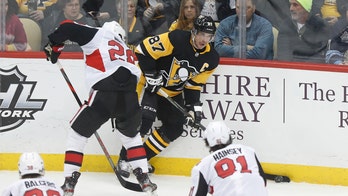 Crosby collects 800th assist, Penguins top Senators 7-3