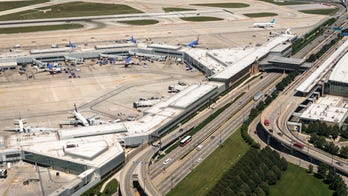 Air traffic control tower at Chicago's Midway Airport closes due to coronavirus infections, airport still open