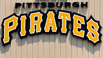 Pirates in MLB's 1st minority lineup honored 50 years later