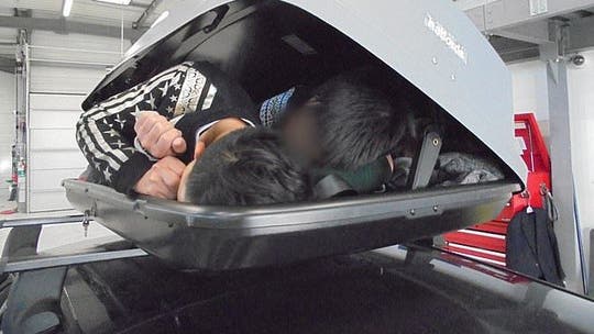 Man who tried to smuggle 3 people inside car roof box into UK jailed