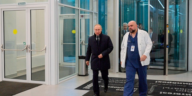 During a visit to the Komunarka hospital on Moscow outskirts, Russian President Vladimir Putin praised its doctors for high professionalism, saying they were working "like clockwork."