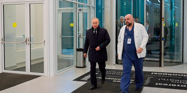 During a visit to the Komunarka hospital on Moscow outskirts, Russian President Vladimir Putin praised its doctors for high professionalism, saying they were working "like clockwork."