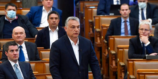 Ο Ούγγρος πρωθυπουργός λέει ότι οι ευρωπαϊκές χώρες με «μικτή φυλή» «δεν είναι πλέον χώρες»