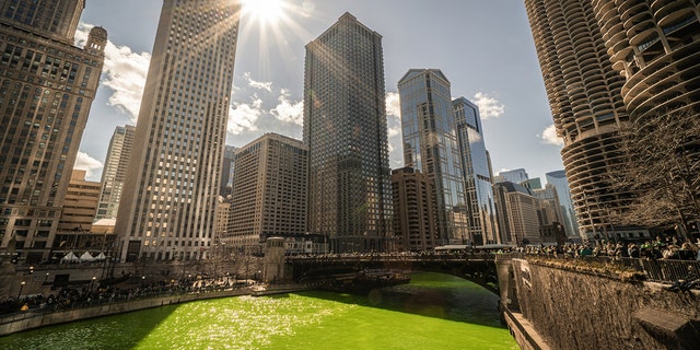 March 2019 : Chicago river walk on Saint Patrick's Day.