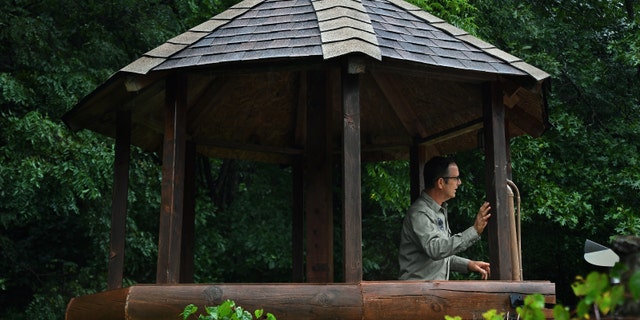 LOST CITY, WV-AUGUST 23: Drew Miller in one of his many guard towers at his West Virginia compound on August 23, 2019. 밀러, a retired Air Force intelligence officer and Harvard-educated writer, has been establishing compounds for the apocalypse. So far about 100 people have joined. (Photo by Michael S. Williamson/The Washington Post)