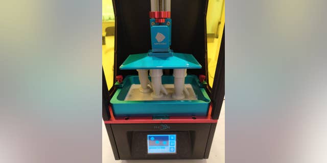 Venturi valves being made in Isinnova's 3D printer.