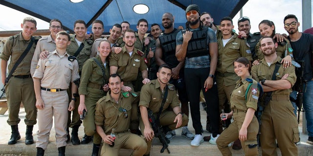 Two NFL players from the Washington Redskins trained with Israeli soldiers on Thursday as part of an introduction to the country’s military drills. (Photos courtesy of IDF)