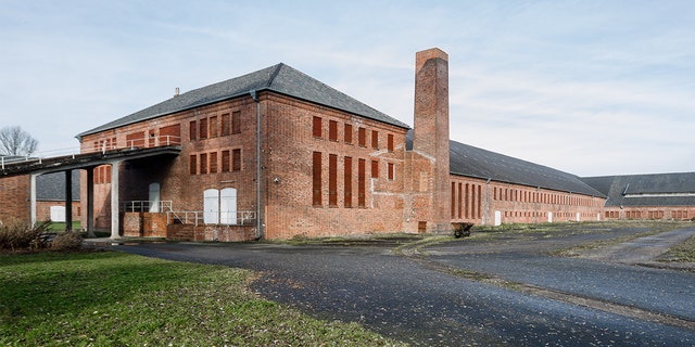 From 1938 to 1945, more than 100,000 people were imprisoned at the former concentration camp (KZ) Neuengamme. 
