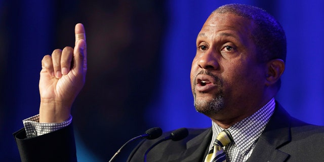 Author and talk show host Tavis Smiley speaks in New York City, May 29, 2014. (Associated Press)