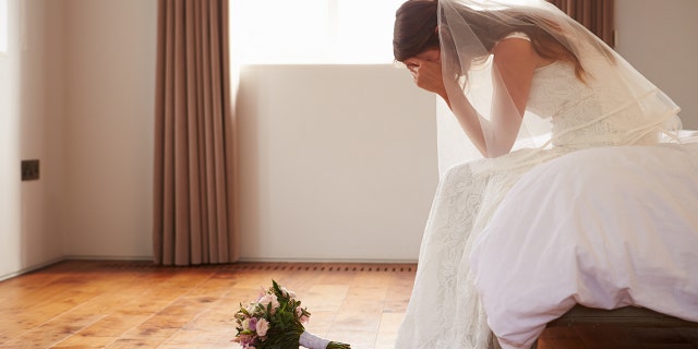 A bride's mom was kicked out of her wedding after insulting the bride in her speech. (iStock)