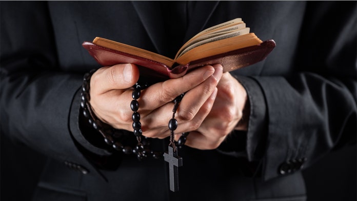 Pennsylvania pastor slams coronavirus precautions, plans ...