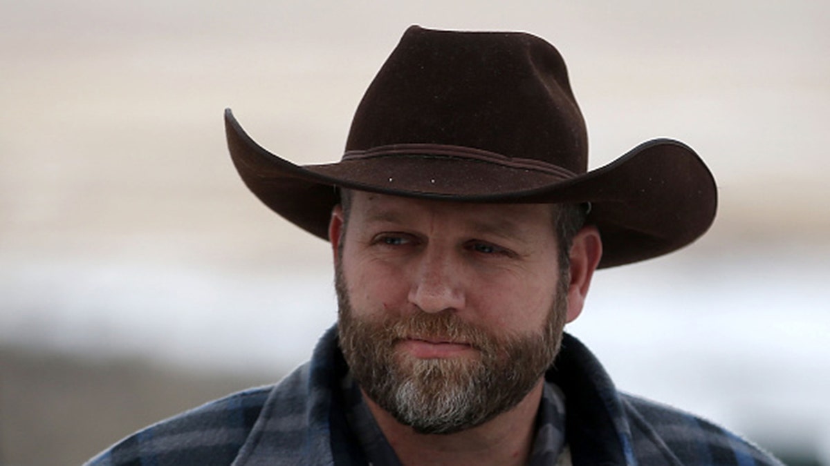 Ammon Bundy, the leader of an anti-government militia, prepares to speak to members of the media in front of the Malheur National Wildlife Refuge Headquarters in 2016 near Burns, Oregon. (Photo by Justin Sullivan/Getty Images)