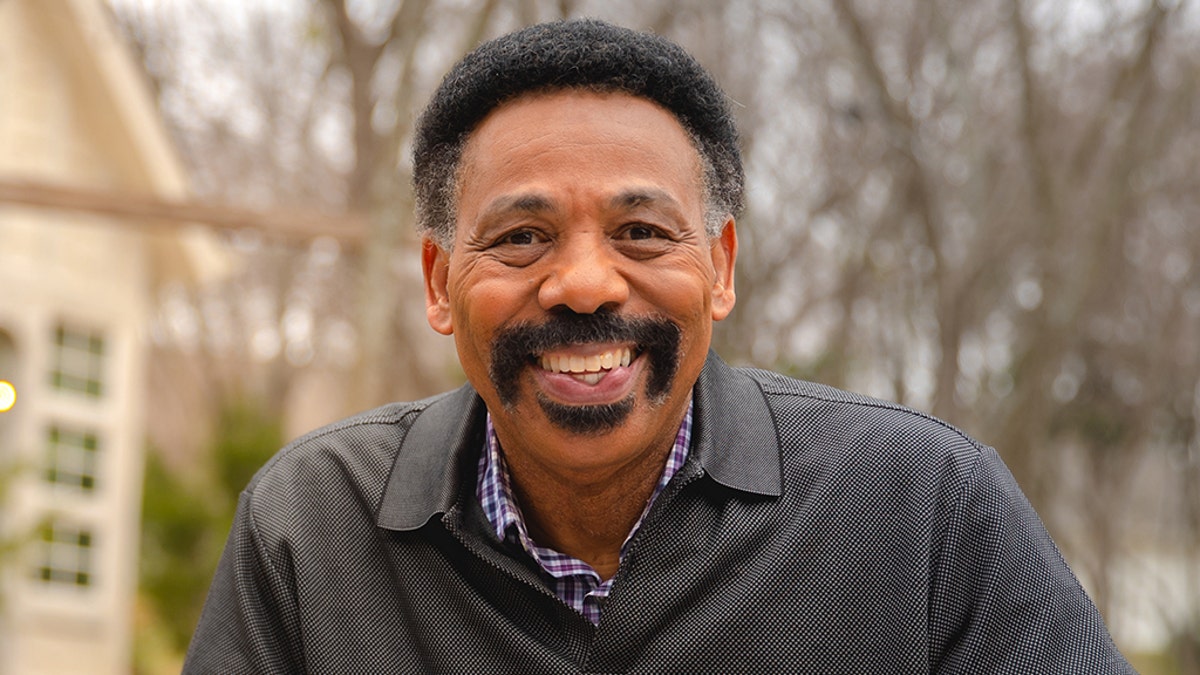 How do you find 2025 tony evans on iheart radio