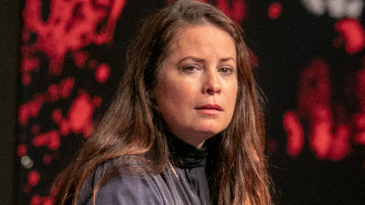 Holly Marie Combs blamed Donald Trump for the death of her grandfather due to COVID-19.